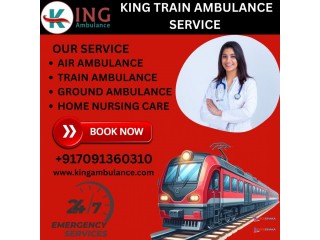 King Train Ambulance Coordinator with Doctors on Both Sides in Delhi